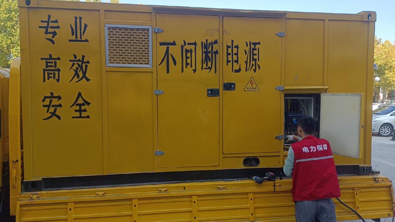 应城柴油发电机组和UPS电源配合使用时，如何避免切换过程中的电力中断？